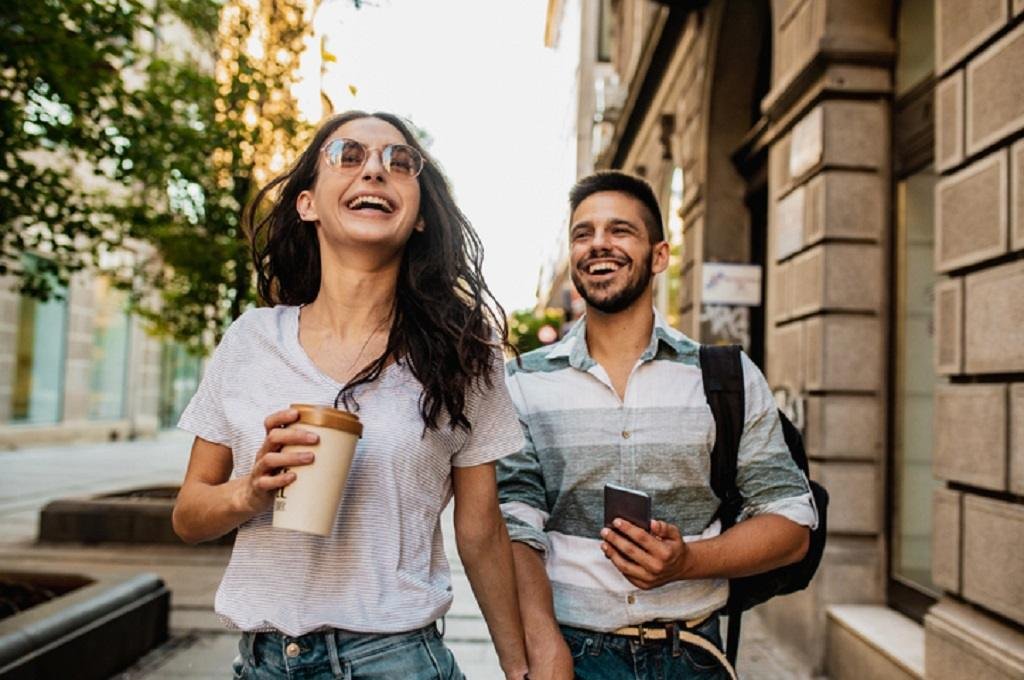 Your Guide to When to Get Engaged After Finding Love Online