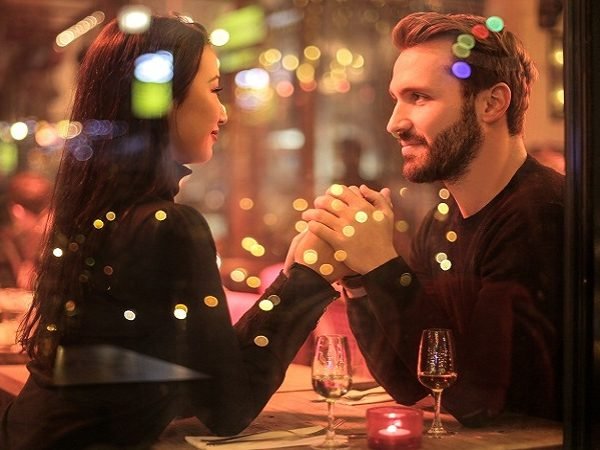15 Signs of Falling in Love That Mean It's Real - AmoLatina Review, Love, First Date