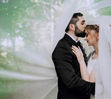 Men Attract Women About Feminity